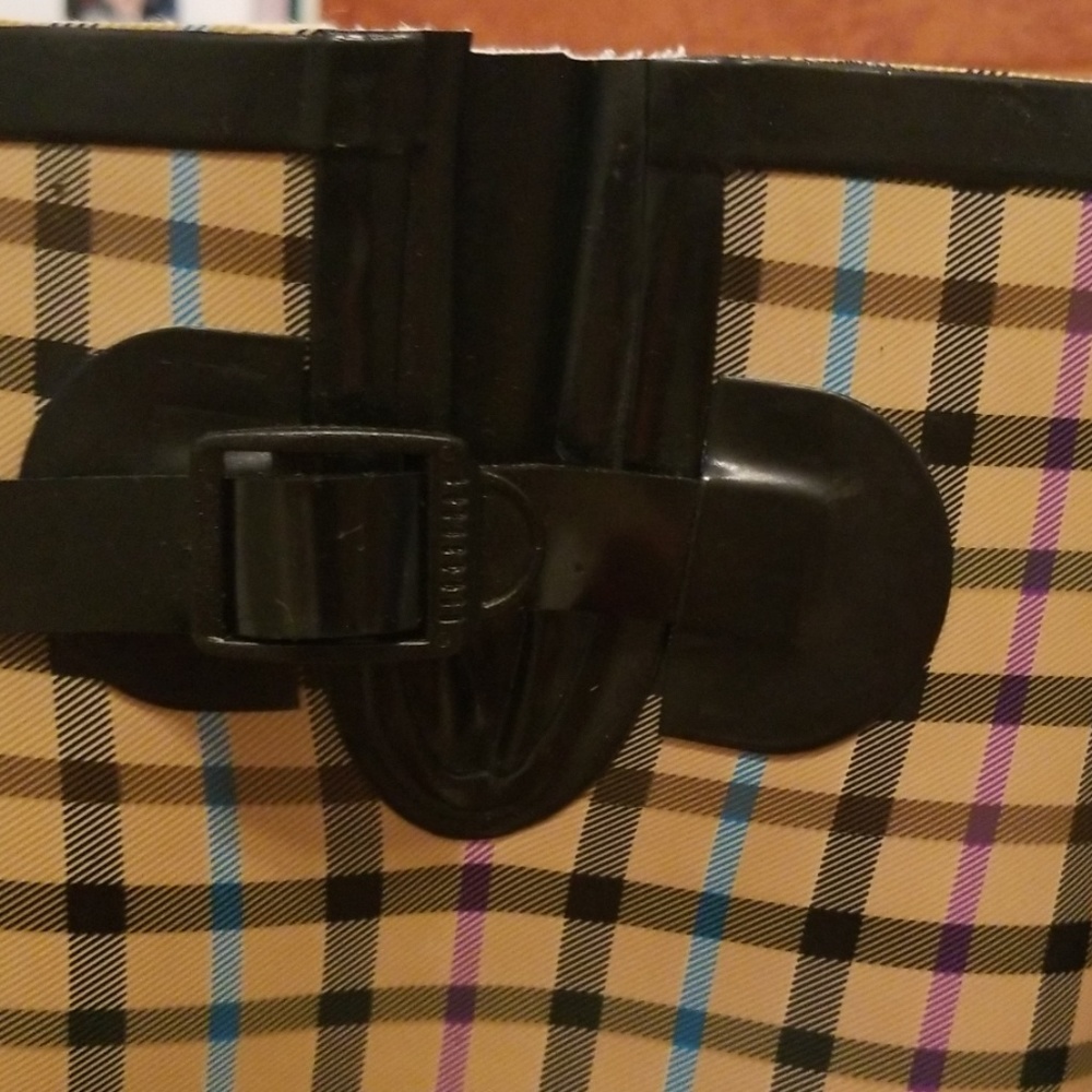 Shoes - Picture 6 of 8